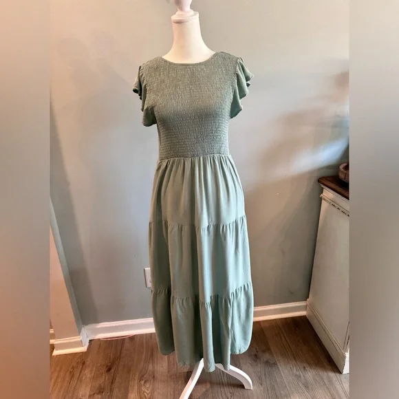 Medium Zesica sage green smocked maxi dress pockets boho cottagecore boutique - Picture 7 of 10